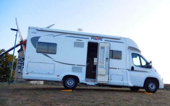 extérieur moulin camping car Pilote PROFILÉS 5 places - EVAGO