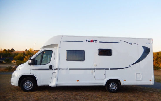 Extérieur aire camping car Pilote PROFILÉS 5 places - EVAGO