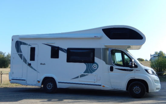 Extérieur camping car Profilés Chausson 4 places - EVAGO Location camping car