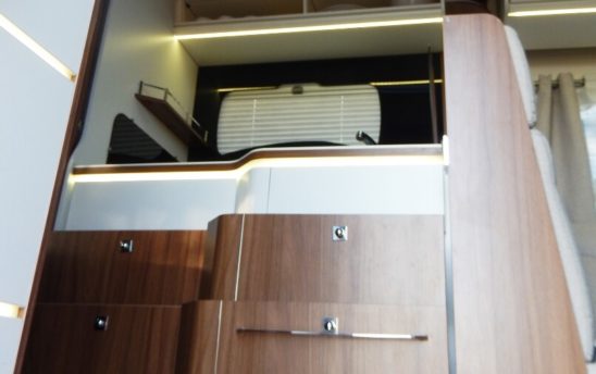 Micro onde cuisine camping car Pilote PROFILÉS 5 places - EVAGO