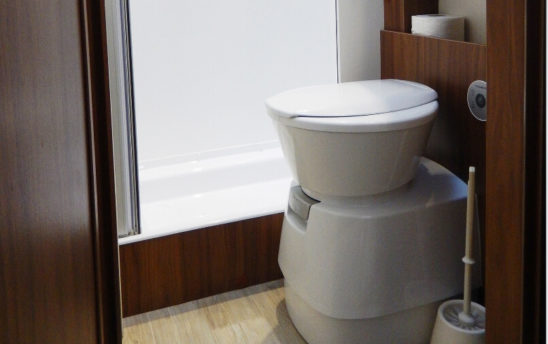Toilette intérieur Camping car - EVAGO Location camping car