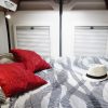 lit intérieur Vans fourgon aménagé 3 places - EVAGO Location camping car